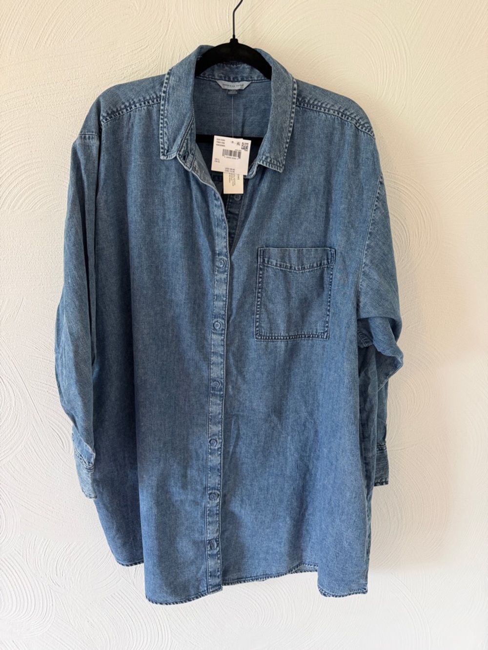American Eagle NWT Light Blue Denim Relaxed Fit Oversized Shirt.  Size Large.